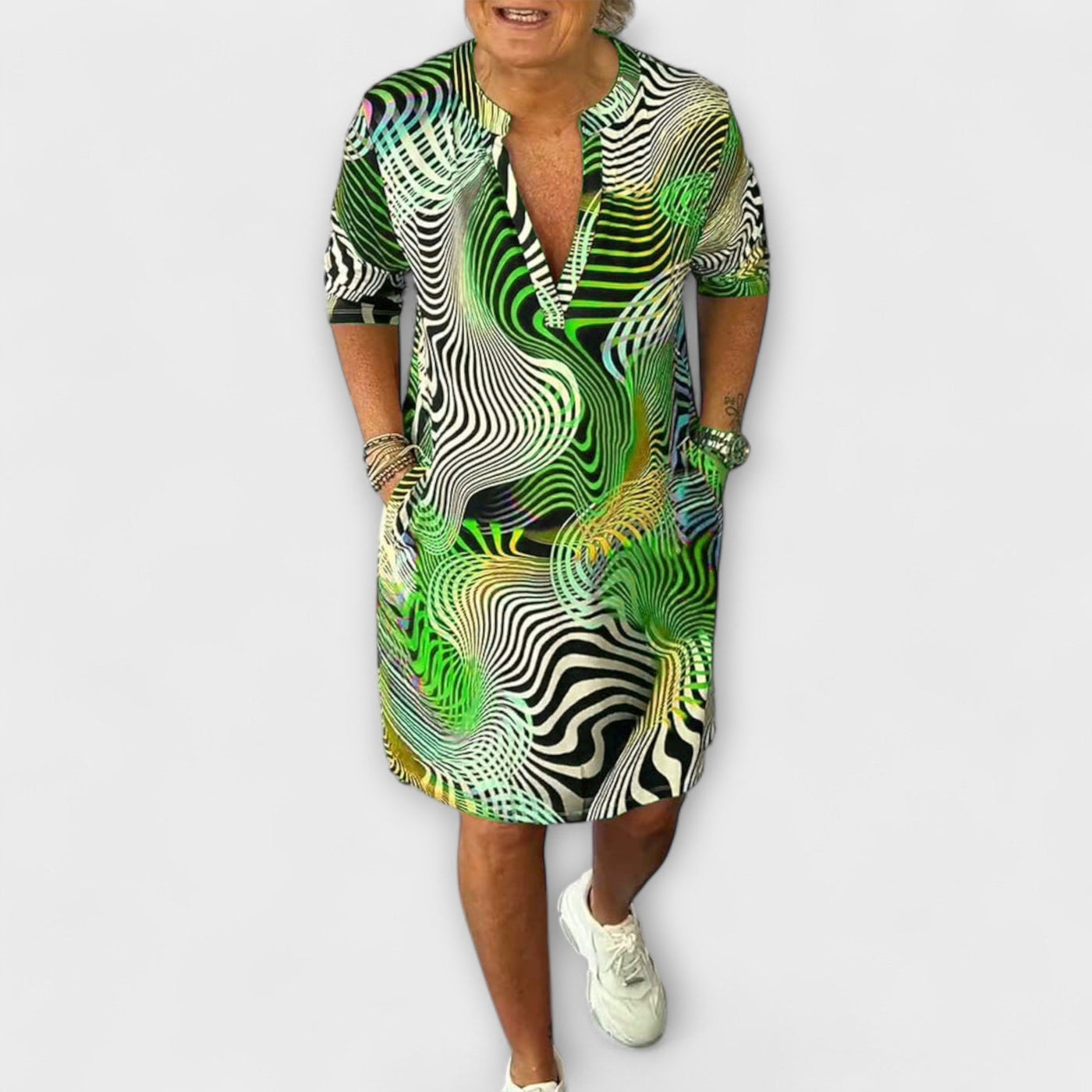 Liora - Spalvota suknelė su V formos iškirpte