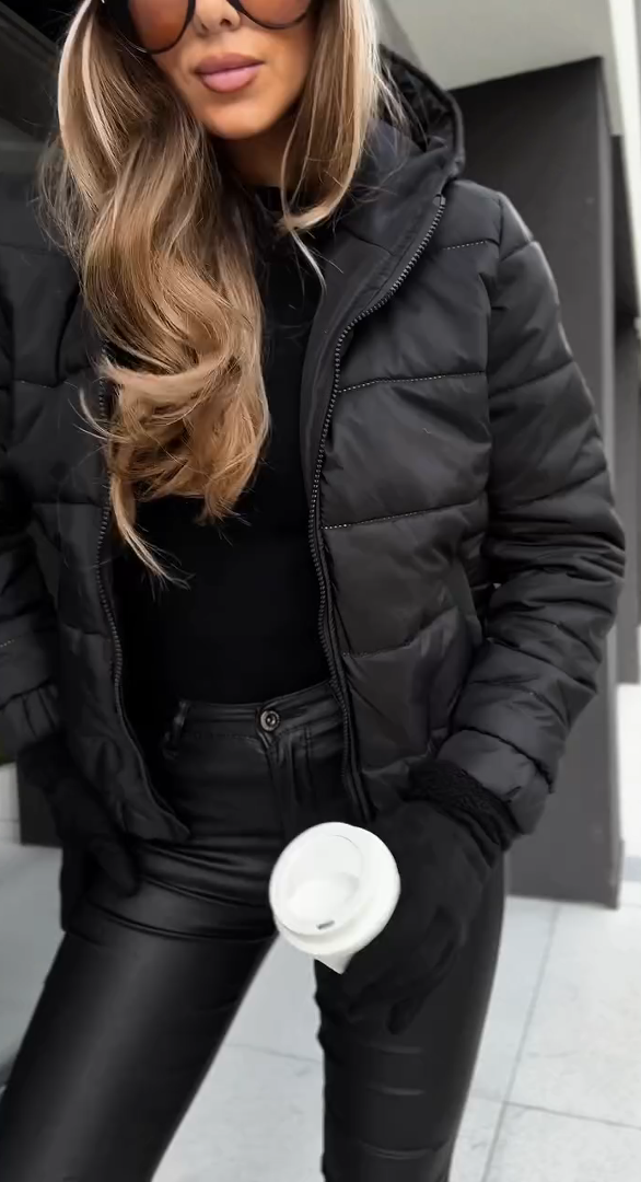 Emilija - Moteriška siuvinėta striukė su gobtuvu