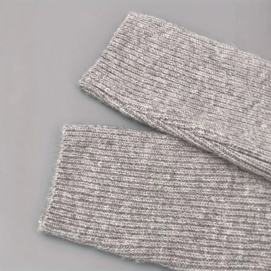 Laisvas ir erdvus megztinis rudeniui ir žiemai.