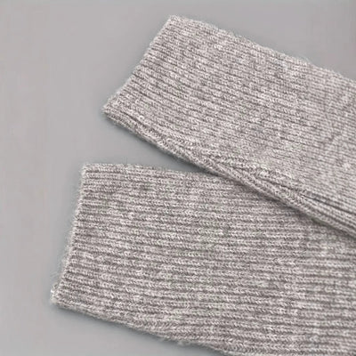 Laisvas ir erdvus megztinis rudeniui ir žiemai.