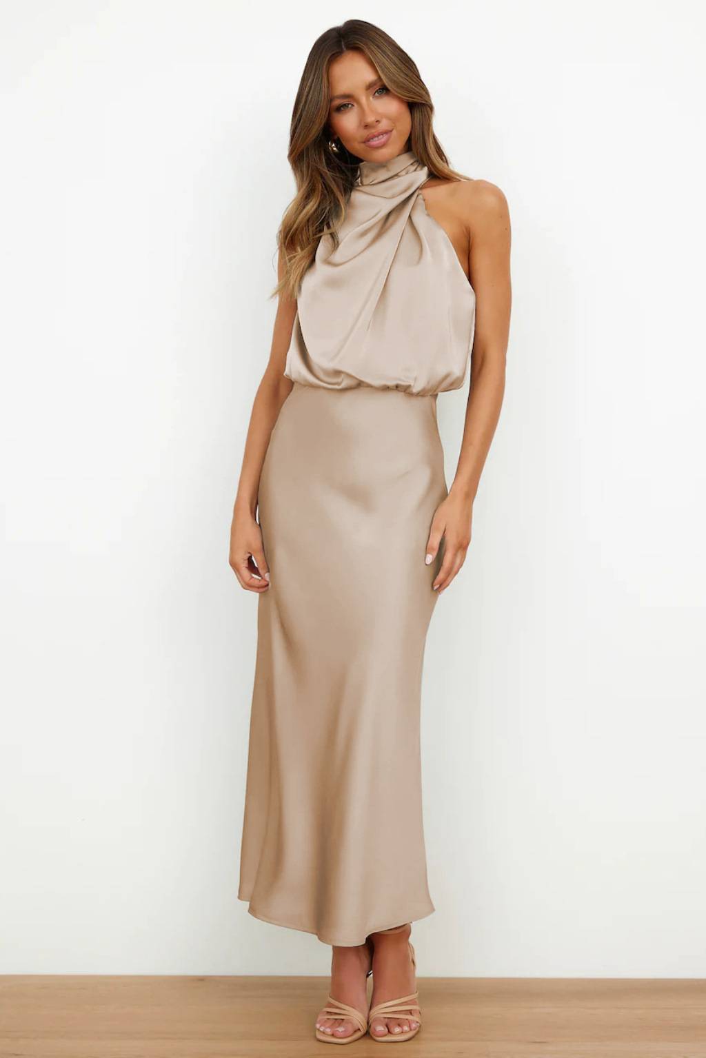 Elegantiška geltona vasaros maxi halter suknelė