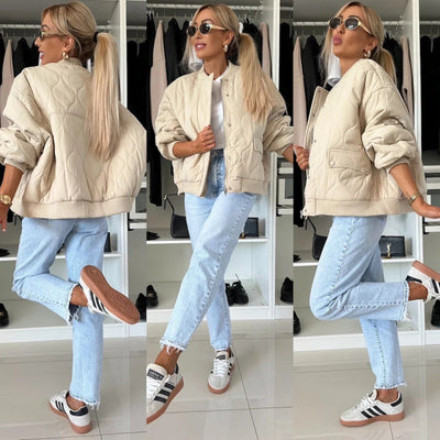 Vienoda, ilgas rankoves, pūkinė striukė.