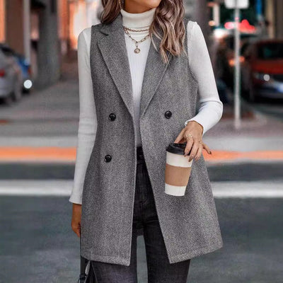 Elegantiška moteriška be rankovių striukė