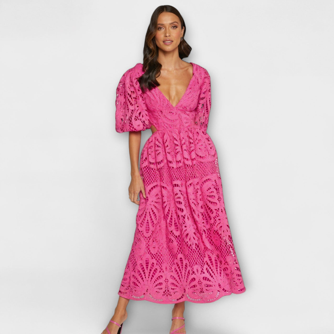 Elegantiška suknelė su subtiliais akcentais