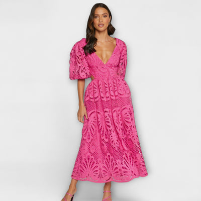 Elegantiška suknelė su subtiliais akcentais