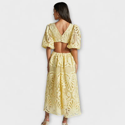 Elegantiška suknelė su subtiliais akcentais