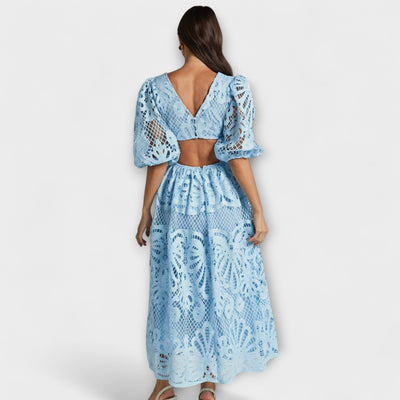 Elegantiška suknelė su subtiliais akcentais