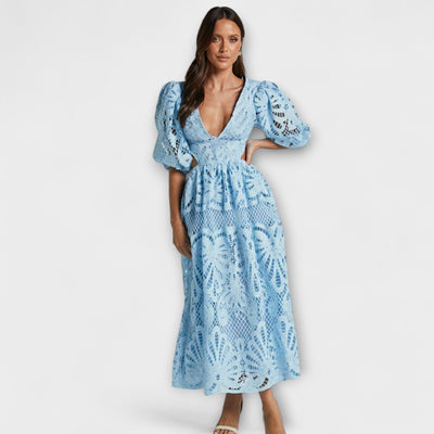 Elegantiška suknelė su subtiliais akcentais