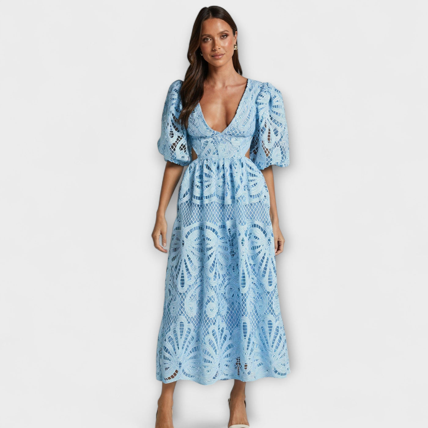 Elegantiška suknelė su subtiliais akcentais