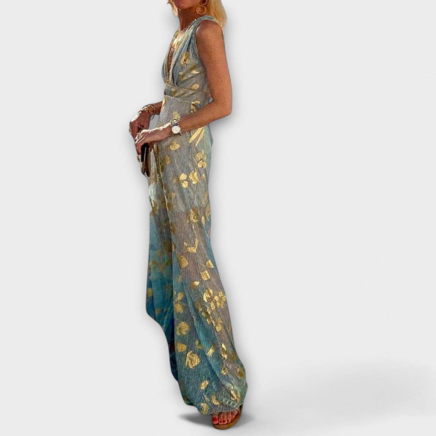 Trumpa suknelė su V formos iškirpte ir blizgučiais