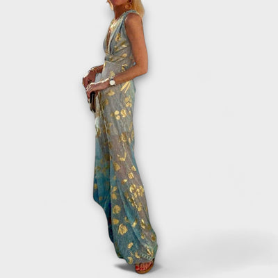 Trumpa suknelė su V formos iškirpte ir blizgučiais