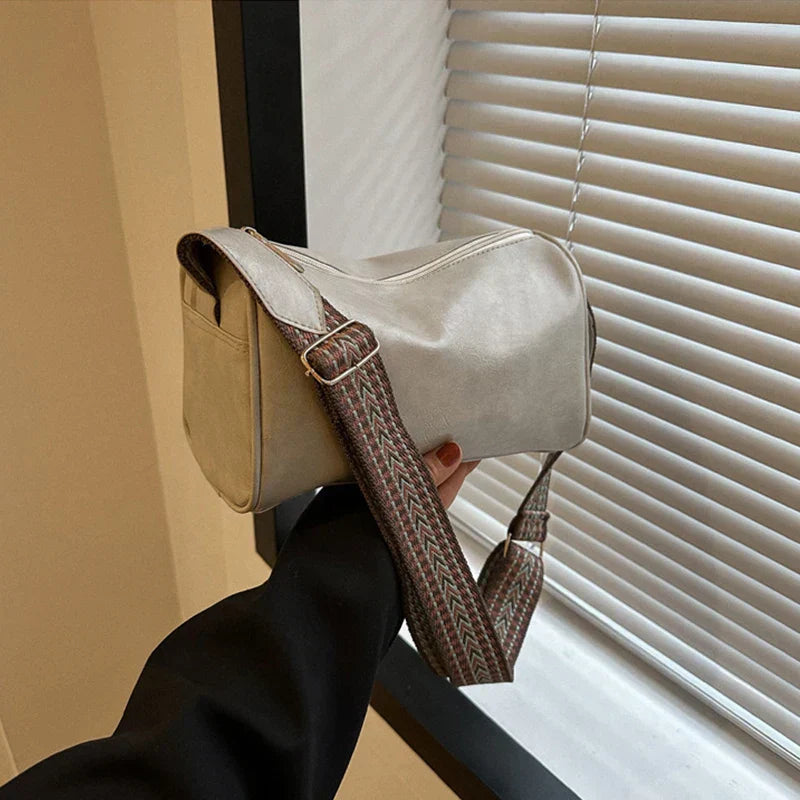 Trine™ | Vintage odinė rankinė su petneša ir reguliuojama audinė juosta