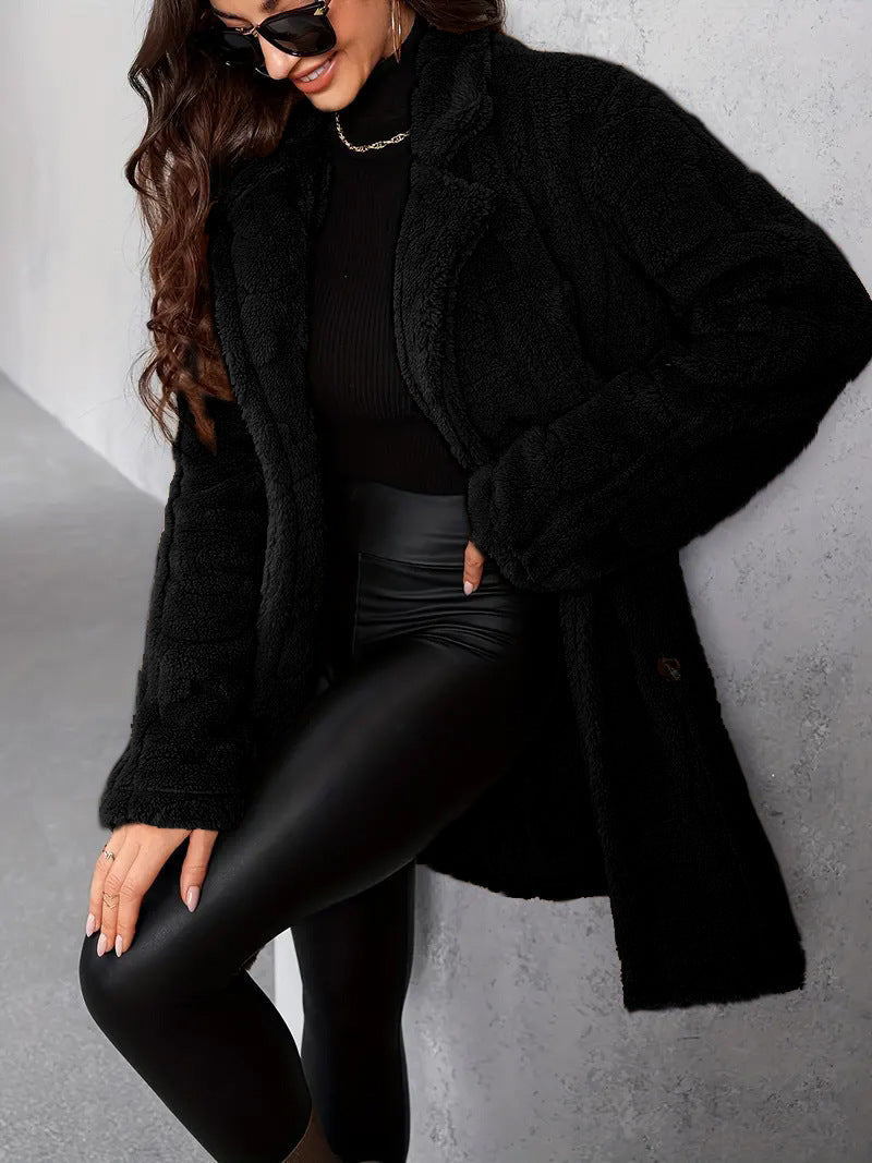 Ilgas laisvalaikio paltas, mados stiliaus.