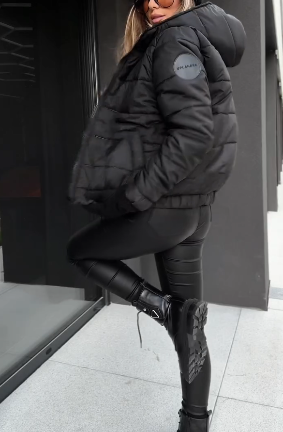 Emilija - Moteriška siuvinėta striukė su gobtuvu