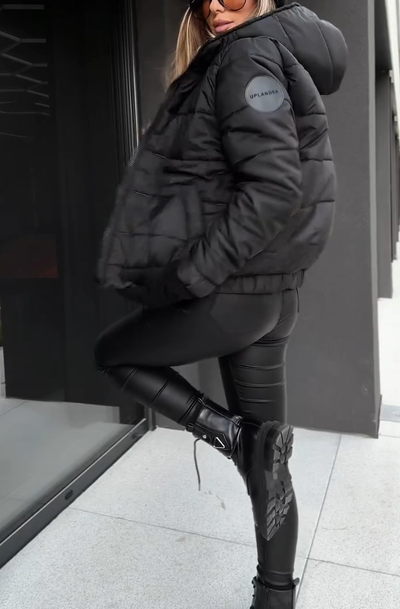 Emilija - Moteriška siuvinėta striukė su gobtuvu