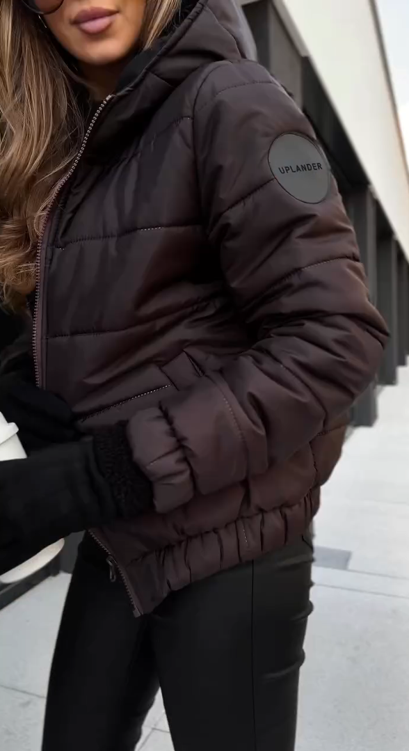 Emilija - Moteriška siuvinėta striukė su gobtuvu