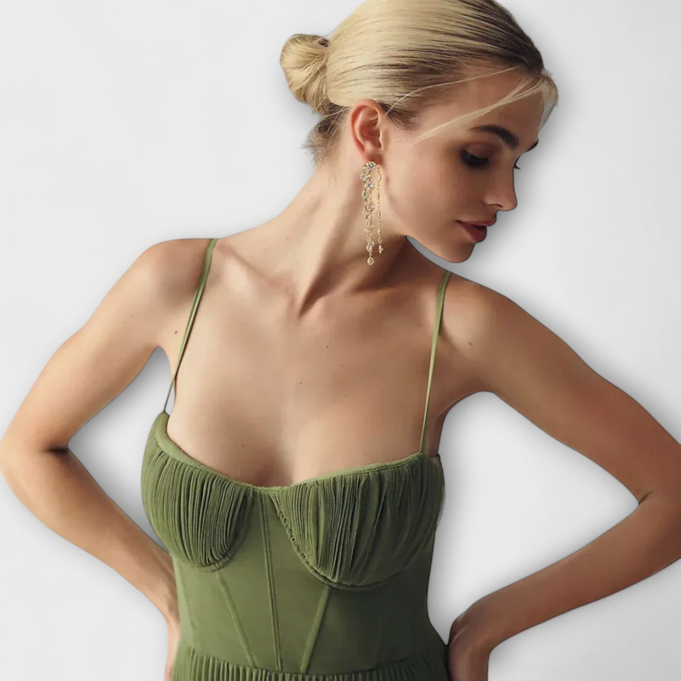 Lucrezia - Elegantiška suknelė su žavesiu