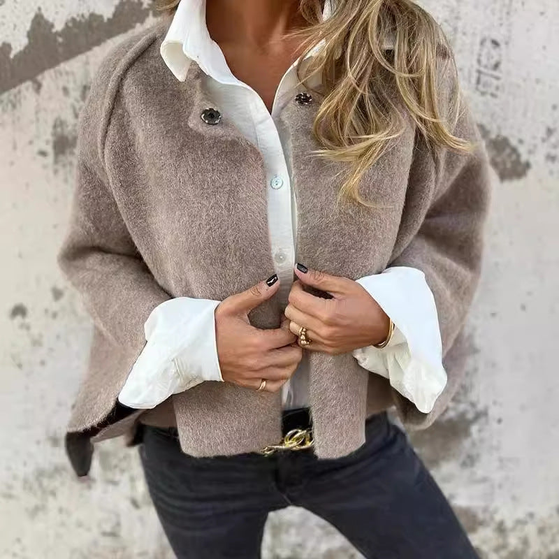 Ilse™ | Trumpa striukė su elegantiškai platėjančiomis rankovėmis